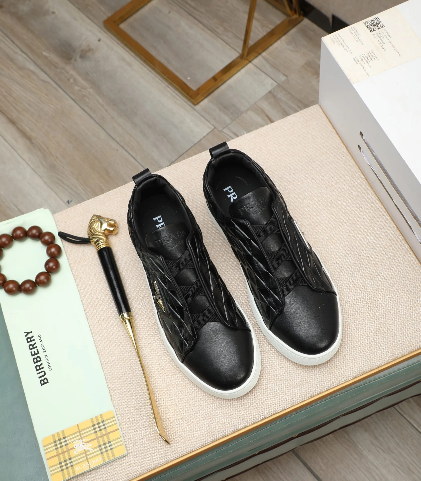 Men's men's shoes💰540🌹🌹[PRADA—Prada] 2024 latest model🙈original replica! 👟👟👟The uppers are made of top-notch workmanship from Italy🇮🇹Imported calfskin❗️The cowhide lining is suitable for travel. The original version has a large engraving sole, making it suitable for all kinds of travels, showing low-key luxury. Let quality speak for itself. Color: Size: 38-44